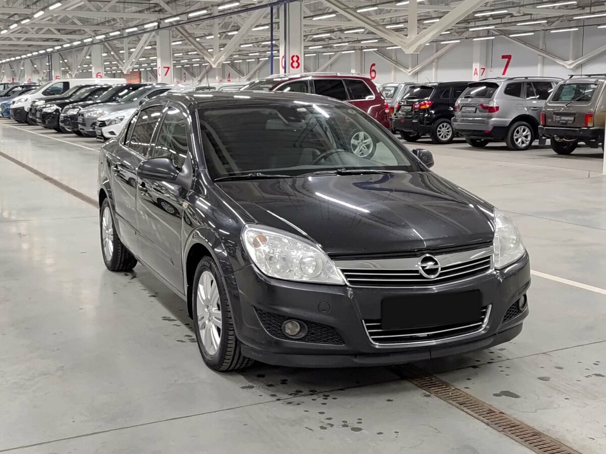 Б/У Опель Астра 2012 года. Фото: #2