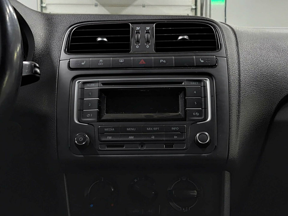 Б/У Фольксваген Поло 2015 года. Фото: #14